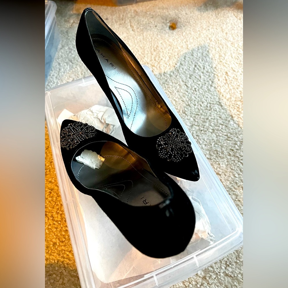 Tahari dressy shoes size 6
